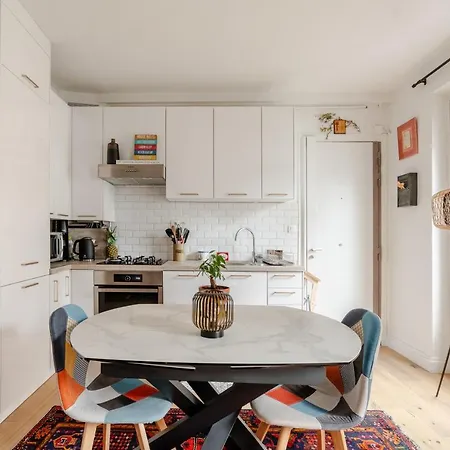 Veeve - Swan's Nest Paris